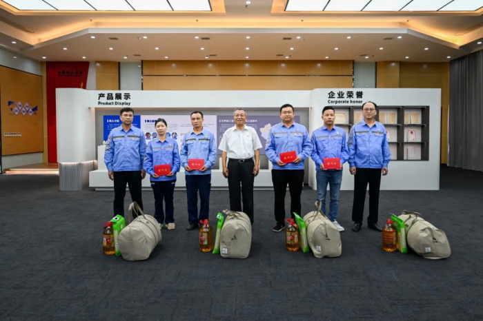 刘雷云赴江西稀土开展“七一”走访慰问并讲授专题党课