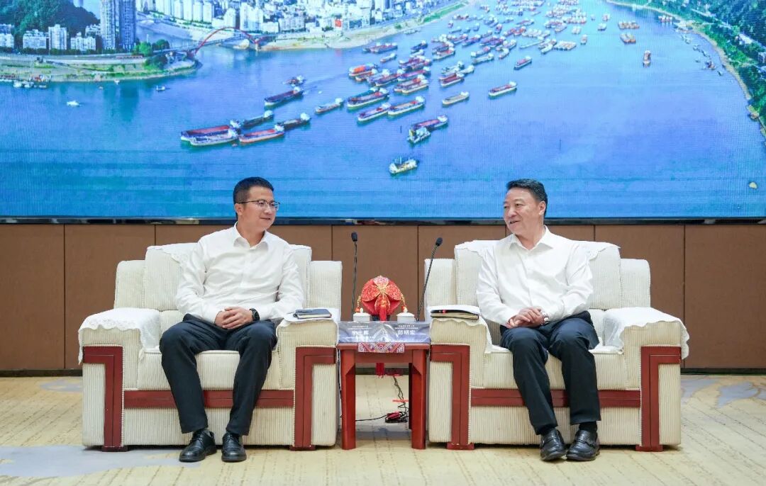 李志辉与梧州市委书记市长座谈交流